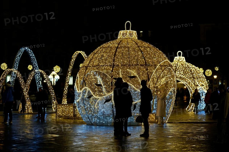 Christmas decorations with visitors on the cathedral square in Magdeburg