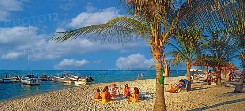 Playa Linda. Beach near the Hotel Calinda, beach holidaymakers sunbathing, Cancun, Mexico