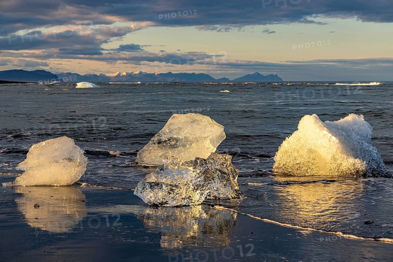 Evening at Diamond beach, Jökulsarln, south coast, Iceland