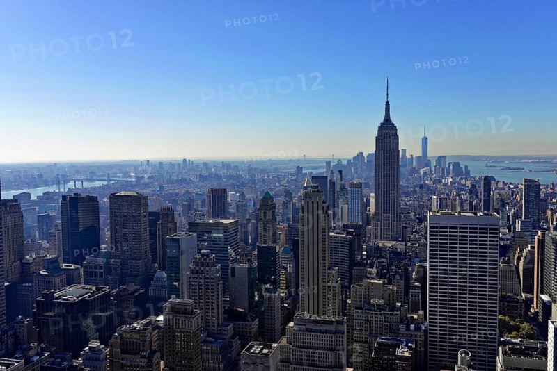 Viewing terrace of the Rockefeller Center, panorama of the New York skyline with the striking Empire State Building, Manhattan, New York City, New York, USA, North America
