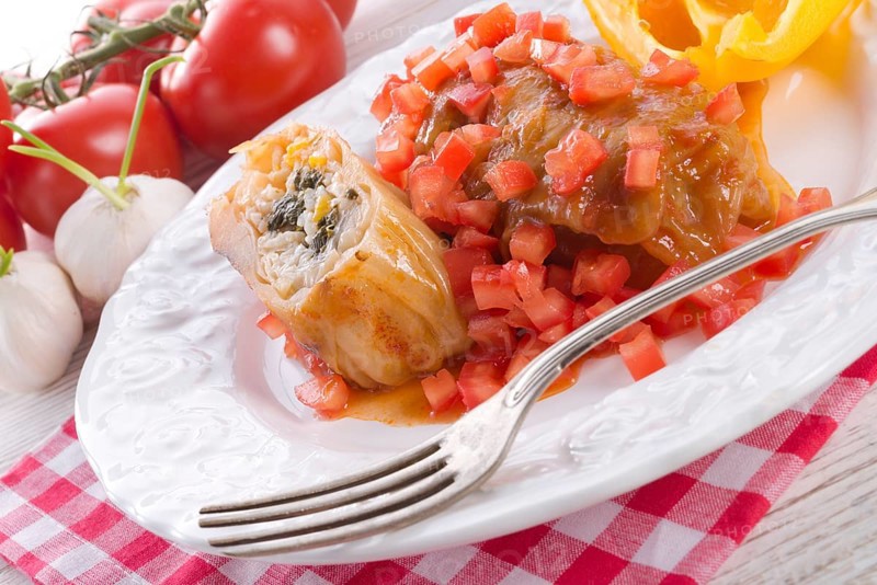 Vegetarian cabbage rolls with spinach and salsa