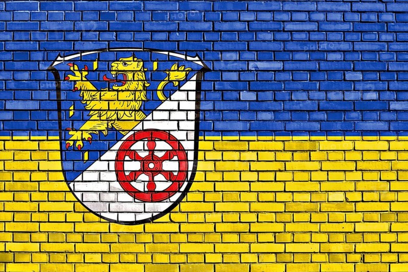 Flag of Rheingau-Taunus-Kreis painted on brick wall
