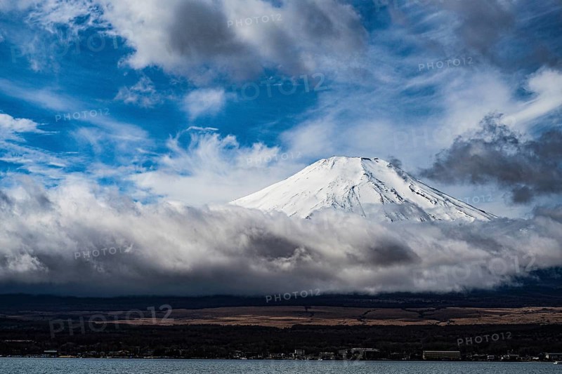 Mount Fuji and majestic sky (taken from Lake Yamanaka). Shooting Location: Yamanashi Prefecture Yamanaka Village
