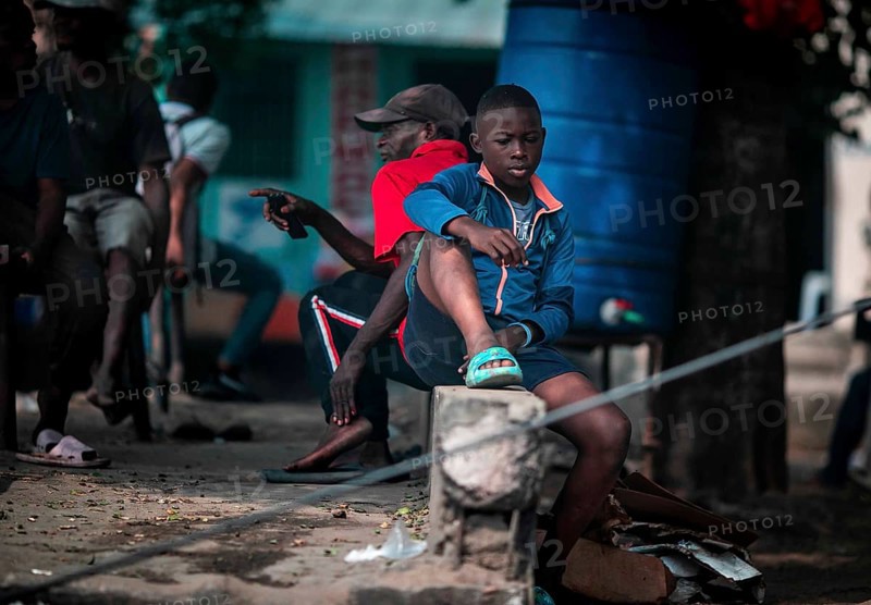 Straßenszene Kindheit in Kinshasa, Demokratische Republik Kongo