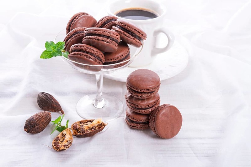 Chocolate macarons with cardamom