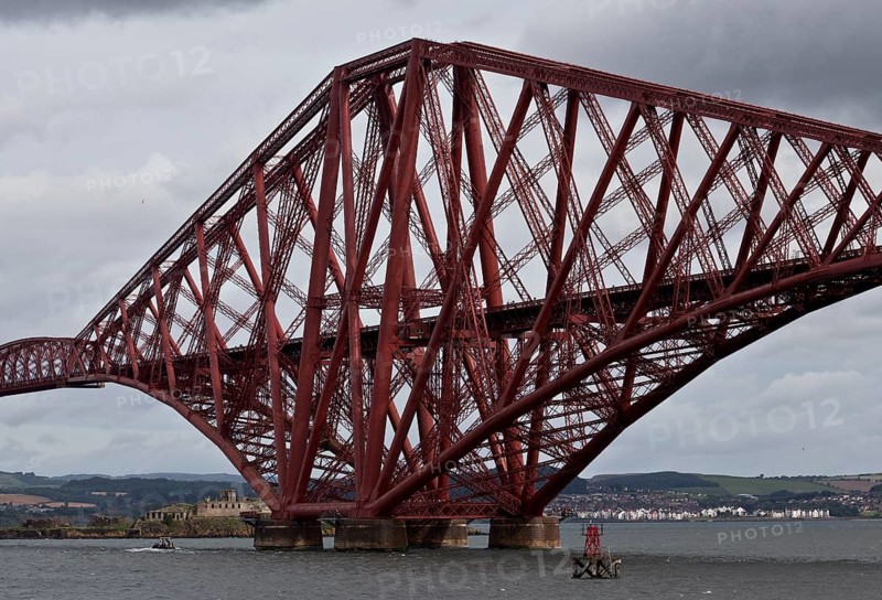 Railway bridge (cantilever bridge based on the Tanner girder principle), completed in 1890, engineers Sir John Fowler and Benjamin Baker