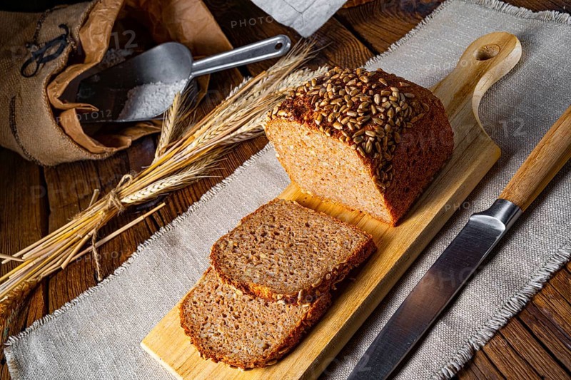 Moist wholemeal bread, crushed or ground wholemeal