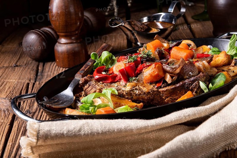 Tender beef with various vegetables