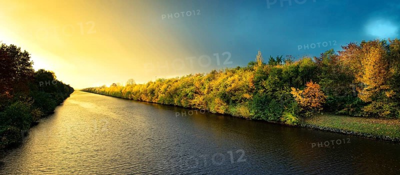 Autumn on the canal