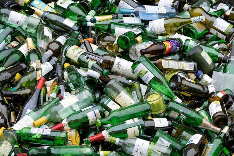 Removal of green used glass bottles in Cologne Ehrenfeld