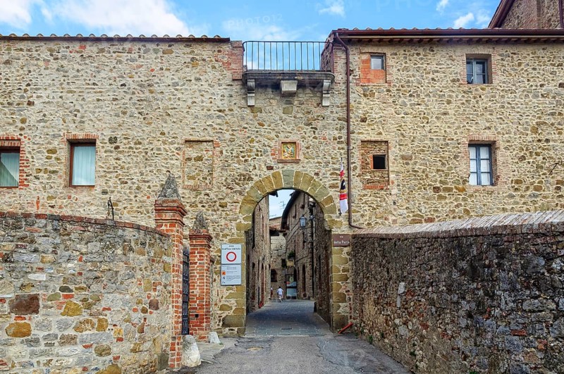 Porta Nuova, one of the city gates of San Gusmè in Chianti, Tuscany, Italy
