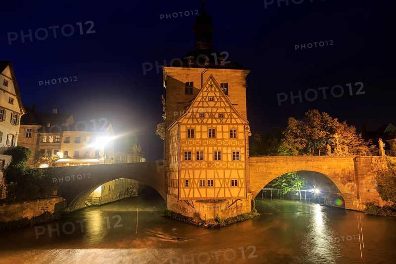 Obere bridge (brücke) and Altes Rathaus at night in Bamberg, GermanyObere bridge and Altes Rathaus at night in Bamberg