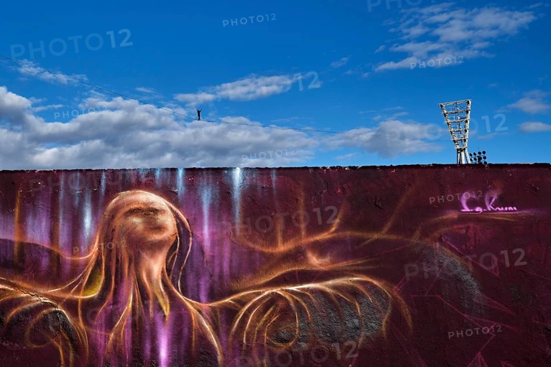 Germany, Berlin, 29.09.2024, Sunday evening in Mauerpark, rope acrobats, floodlight masts Cantian Stadium, ghost, graffiti wall
