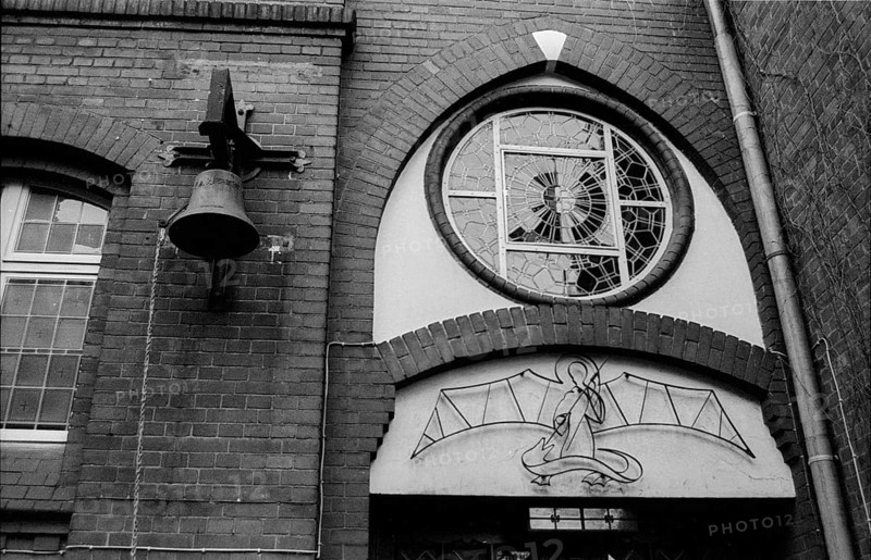 Germany, Berlin, 04.01.1991, Josefsheim in the Pappelallee, bell and entrance facade