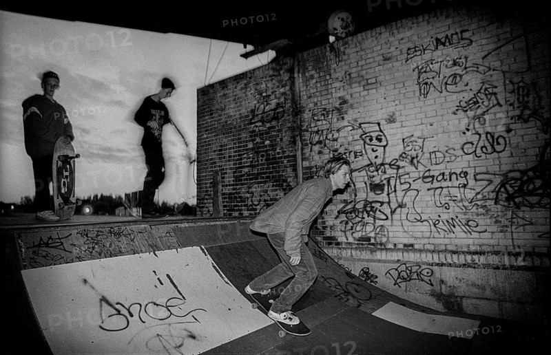 Germany, Berlin, 22.10.1991, Skateboard under the S - railway arch