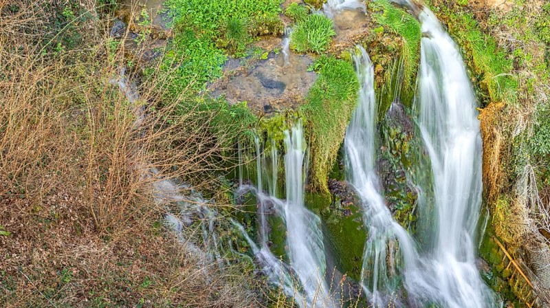 Paseo del Molinar Path, Molinar River Waterfall, Tobera, Montes Obarenes-San Zadornil Natural Park, Las Merindades, Burgos, Castilla y León, Spain