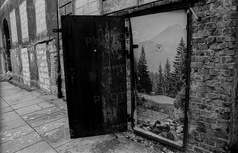 Germany, Berlin, 11.12.1991, the world behind the wall..., (door in Linienstraße...)