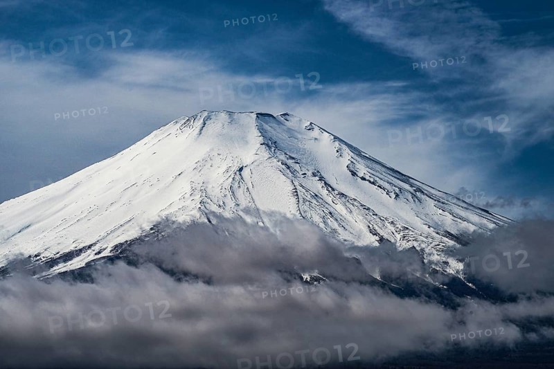 Mount Fuji and majestic sky (taken from Lake Yamanaka). Shooting Location: Yamanashi Prefecture Yamanaka Village
