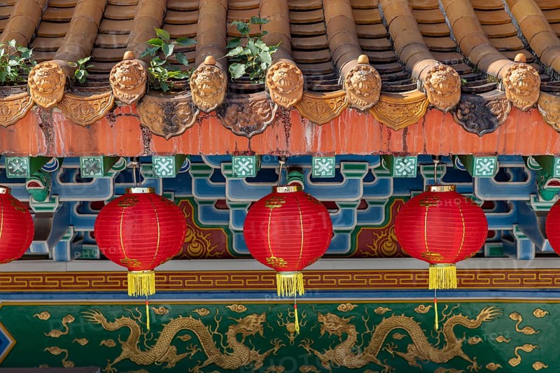 A close-up picture of the colorful paper lanterns at the Thean Hou Temple