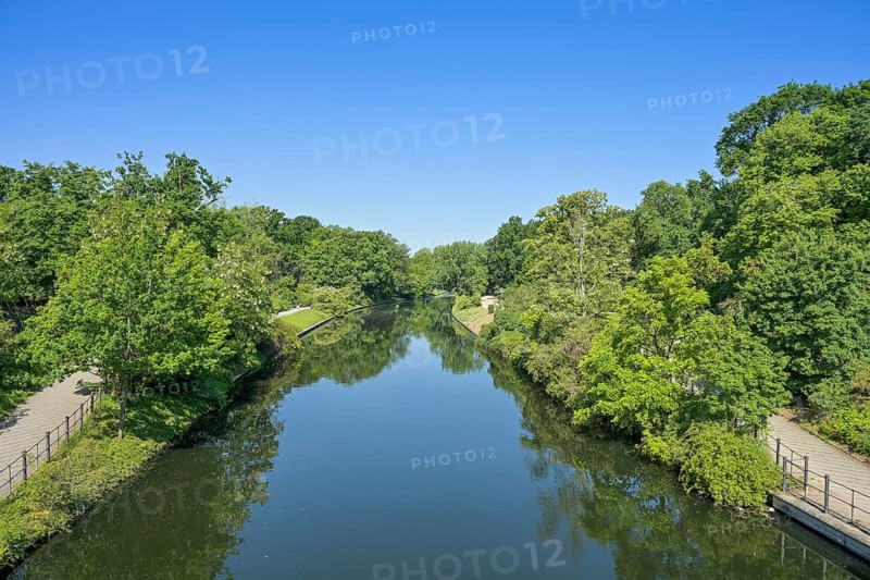 Landwehrkanal, Tiergartenufer, Großer Tiergarten, Mitte district, Berlin, Germany