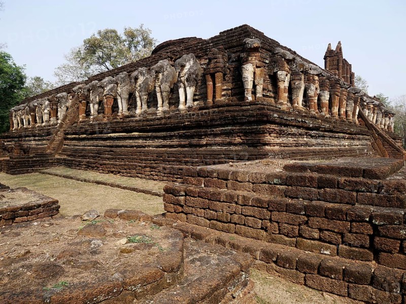 Wat Chang Rob in the UNESCO World Heritage Site Kamphaeng Phet Historical Park, Thailand