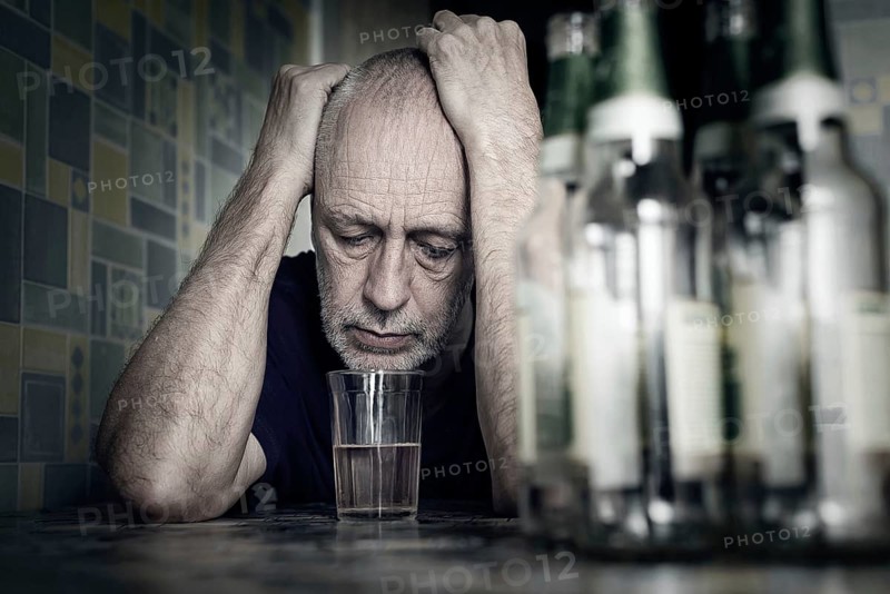 A desperate man falls into depression and becomes alcoholic and miserable. His addiction leads him to a state of loneliness and poverty. He has no hope and could be suicidal