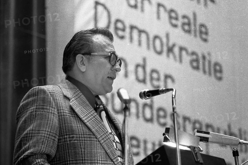 The Union Day of the German Peace Union (DFU) on 29 November 1975 in Dortmund is a party conference. Lorenz Knorr, Germany