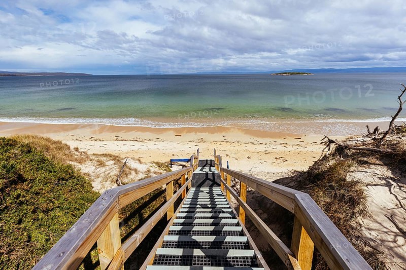 The iconic Hazards Beach during a warm spring day on the west side of the Freycinet Peninsula in Tasmania, Australia