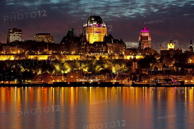 Night shot of Quebec