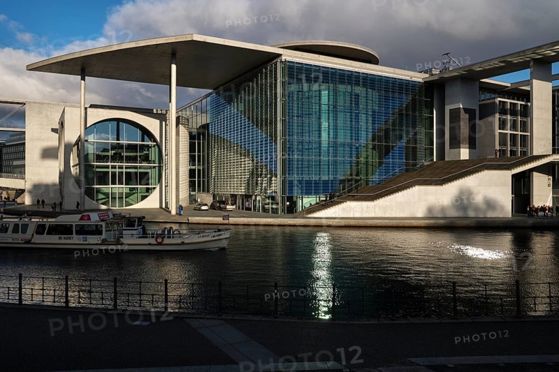 Germany, Berlin, 13 December 2024, government district, Marie-Elisabeth-Lüders-Haus, excursion boat on the Spree