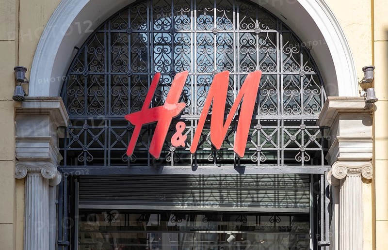 A picture of an H&M clothing store