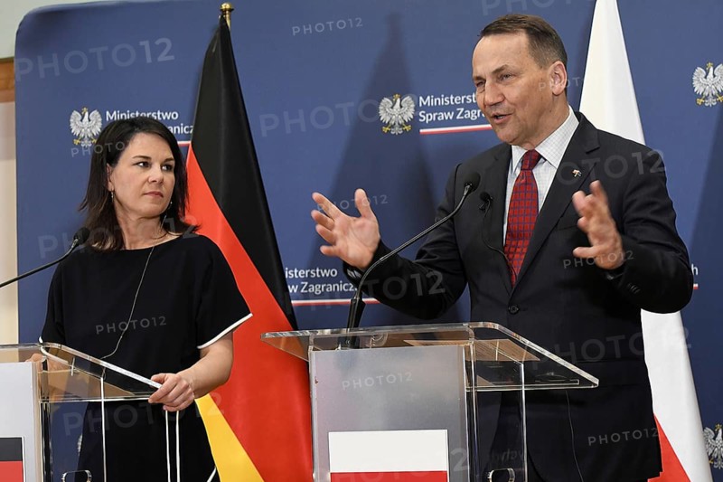 Polish Foreign Minister Radoslaw Sikorski at a joint press conference with his German counterpart, Foreign Minister Annalena Bärbock, at the Collegium Polonicum in Slubice. The two met for talks in the border region of the twin city of Frankfurt/Oder and Slubice, first on the Polish side and then on foot across the Oder Bridge, before answering questions from students at Viadrina University