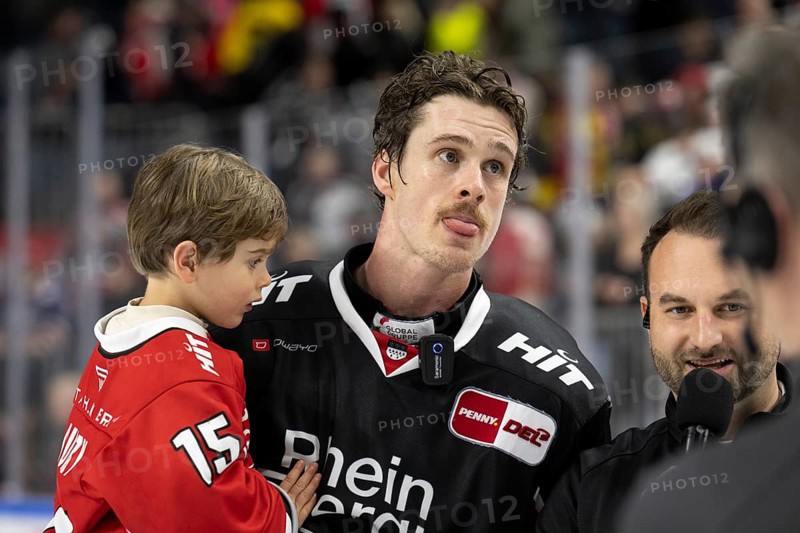 Laura Dick Cologne, LanxessArena, North Rhine-Westphalia, Louis- Marc Aubry (Cologne Sharks, #15), PENNY DEL, Cologne Sharks-Düsseldorfer EG on 24/11/2024 at the LanxessArena in Cologne Germany