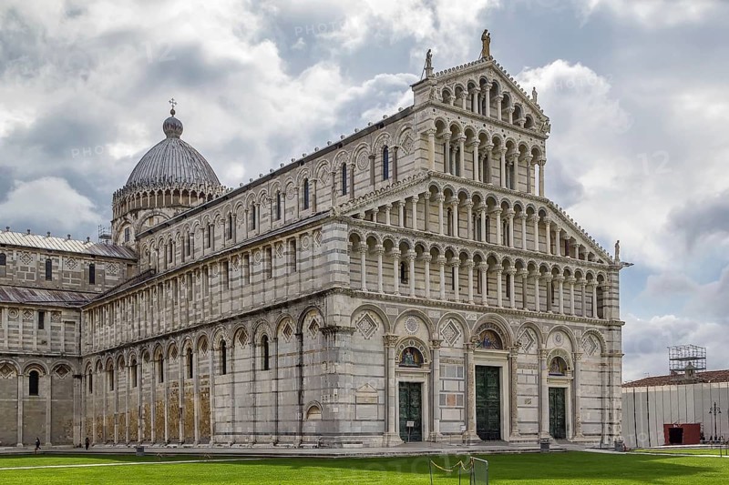 Medieval cathedral of the Archdiocese of Pisa, entitled to Santa Maria Assunta. Its construction began in 1064