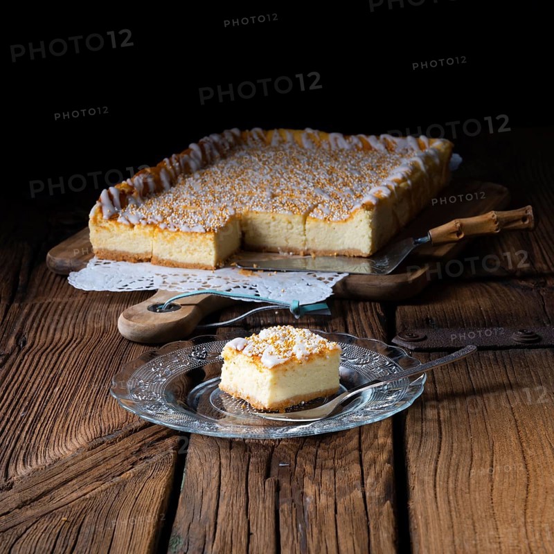 Succulent tin cheesecake with crumbs