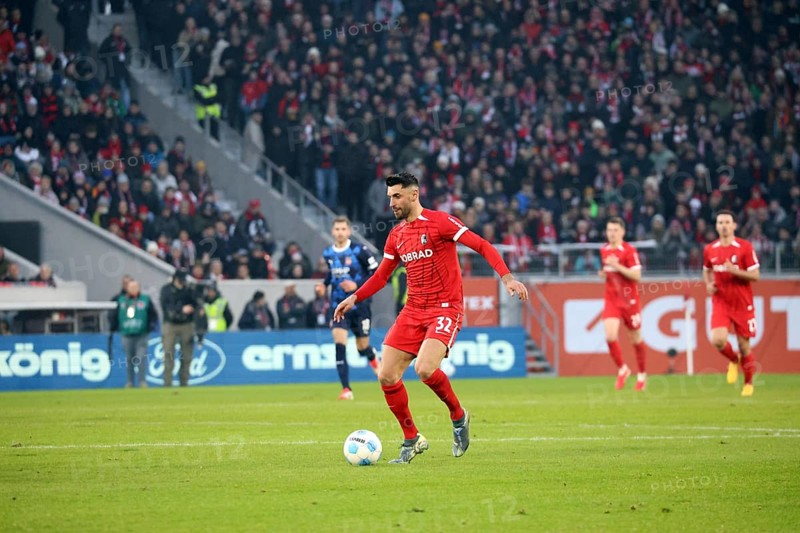 Strong game: Vincenzo Grifo (SC Freiburg) scored the winning goal in the 1st FBL match: 24-25: 21st Sptg. SC Freiburg - 1. FC Heidenheim DFL REGULATES PROHIBIT ANY USE OF PHOTOGRAPHS AS IMAGE SEQUENCES AND/OR QUASI-VIDEONan Photo: Joachim Hahne/johapress, Freiburg, Germany / Germany