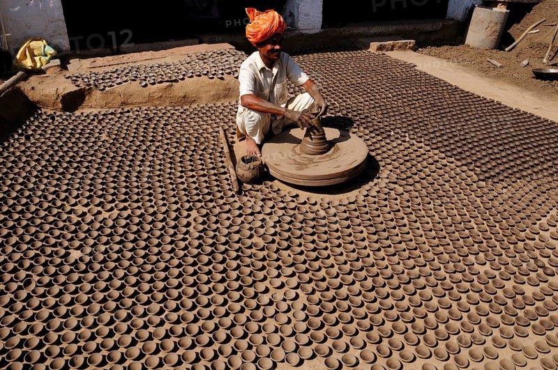 Potter making sand lamps on a potter wheel, Jodhpur, Rajasthan, India Mr#786