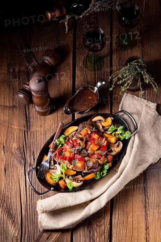 Tender beef with various vegetables