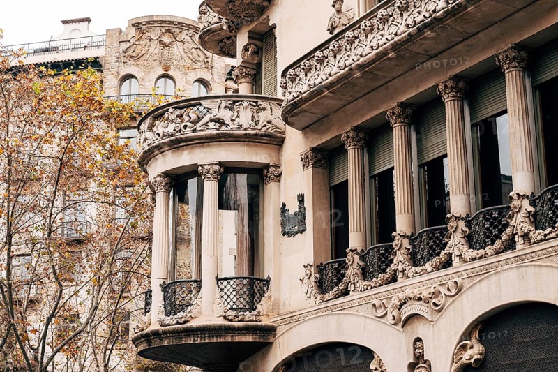 The House of Lieo-i-Morera is a six-storey residential building in Barcelona, a masterpiece of Catalan art nouveau, one of the most significant works by Luis Domenech-e-Montaner. .