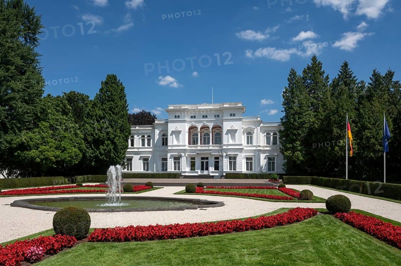 Bonn, government district (federal district, parliamentary district), Villa Hammerschmidt, official residence of the Federal President since 1950, view from the garden side