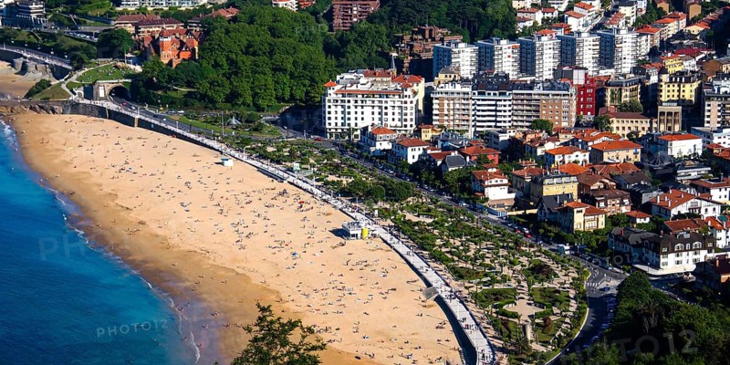 Ondarreta Beach, La Concha Bay, San Sebastián, Donostia, Guipuzcoa, Basque Country, Spain