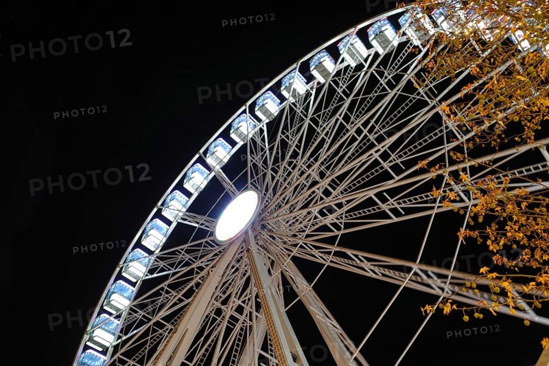 Ferris wheel at the Christmas market, night shot, Roermond, Netherlands