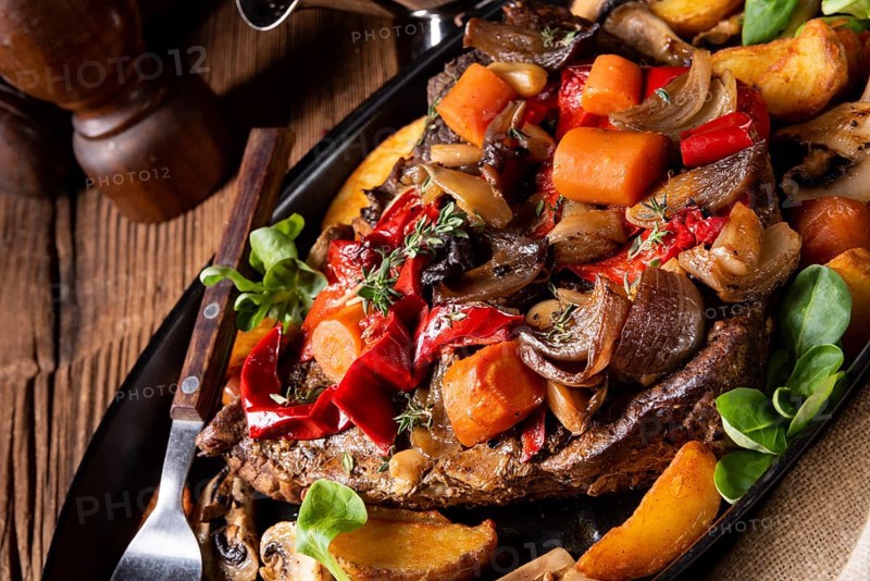 Tender beef with various vegetables