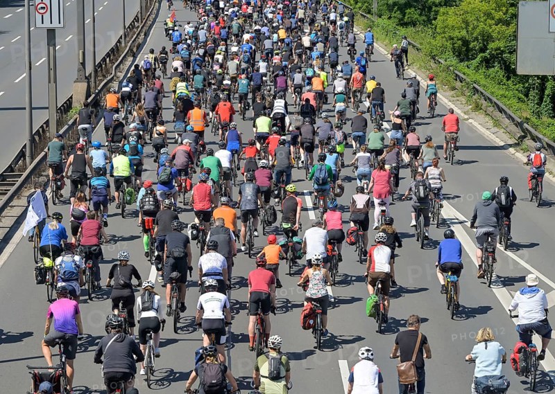 ADFC bicycle rally 2025, cyclists on the A 100 motorway near Wilmersdorf, Berlin, Germany