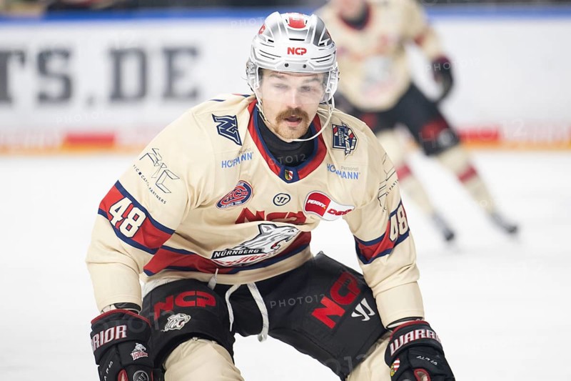 Laura Dick Cologne, LanxessArena, North Rhine-Westphalia, Jake Ustorf (Nuremberg Ice Tigers, #48), PENNY DEL, Cologne Sharks-Nuremberg Ice Tigers on 26/11/2024 at the LanxessArena in Cologne Germany