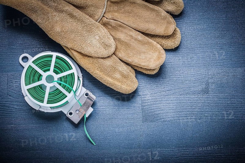Working glove and rolled garden wire