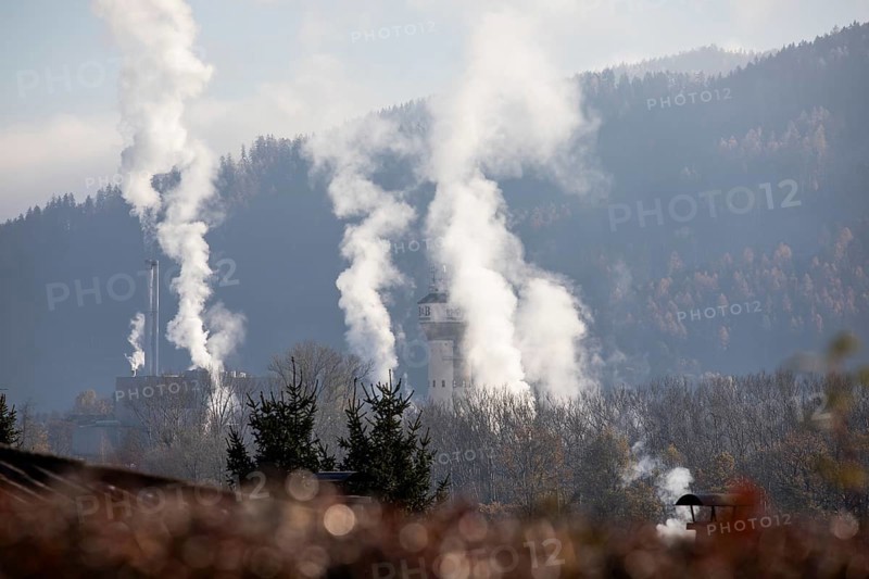 Smoke columns, tower of the Brigl and Bergmeister paper mill, Niklasdorf, Styria, Austria