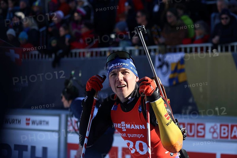 Justus Strelow (SG Stahl Schmiedeberg/GER) with an anxious look at the scoreboard at the IBU Biathlon World Championships Lenzerheide 2025, Lenzerheide, Switzerland / SUI / CH