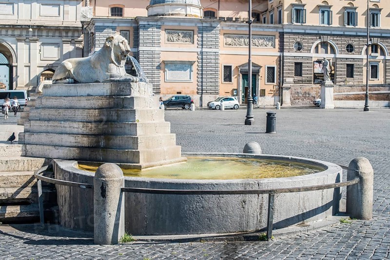 Piazza del Popolo, Rome. Fountains lions