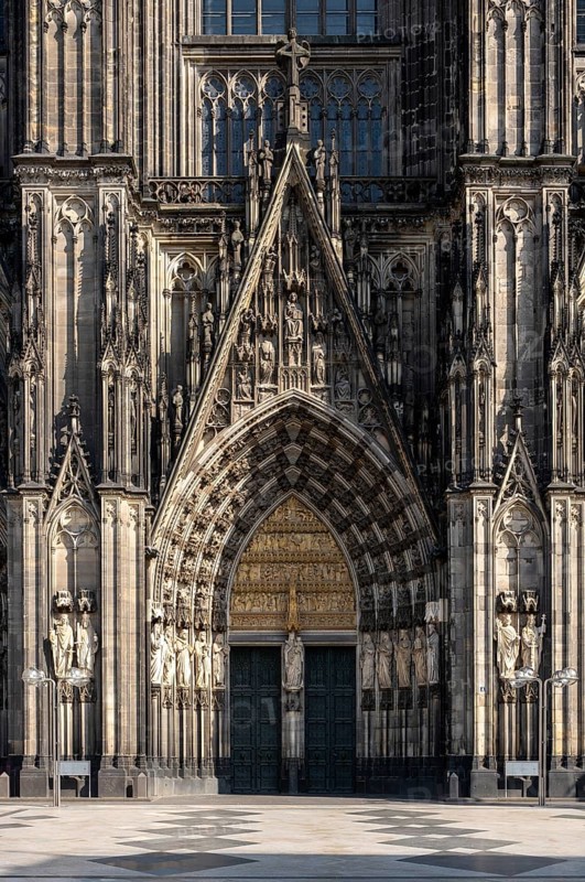 Cologne, west facade of the cathedral, main portal